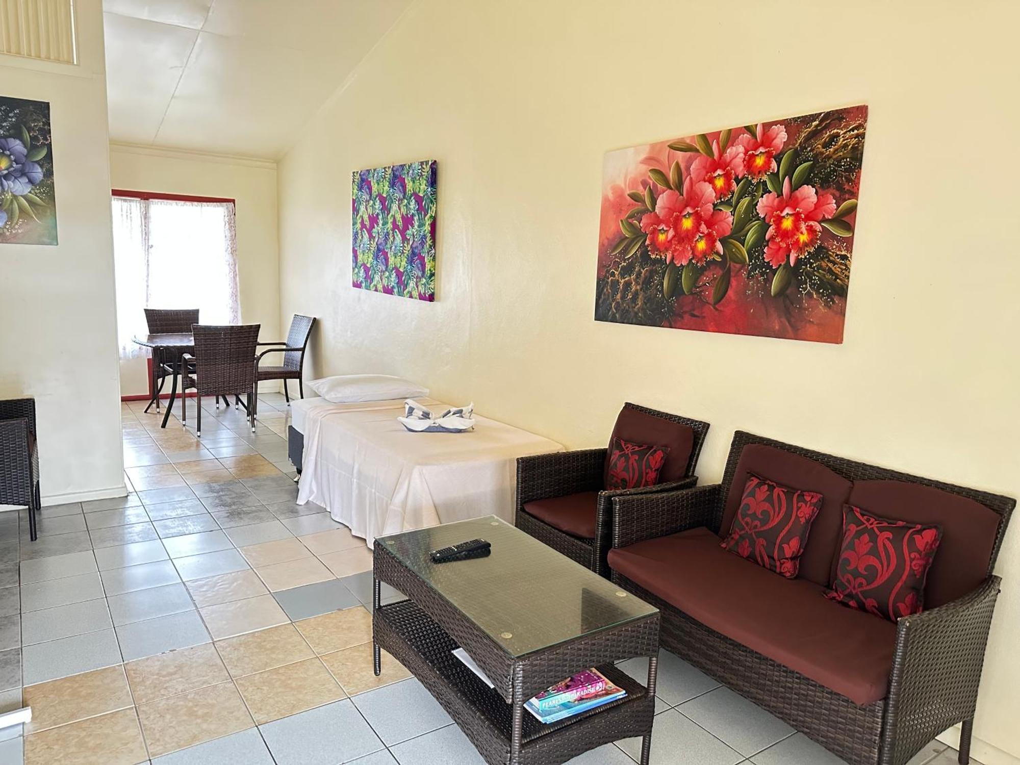 Kiikii Inn & Suites Rarotonga Exterior photo